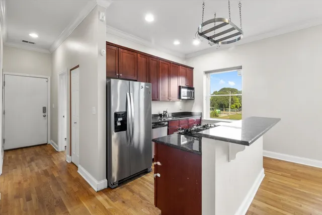 $335,000 | 512 East Oakwood Boulevard, Unit 2, Chicago, IL 60653