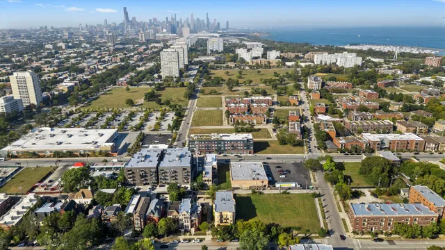 $335,000 | 512 East Oakwood Boulevard, Unit 2, Chicago, IL 60653