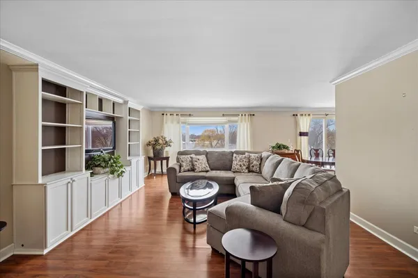 $299,900 | 2700 Bel Aire Drive, Unit 303, Arlington Heights, IL 60004