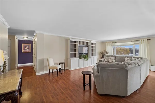 $299,900 | 2700 Bel Aire Drive, Unit 303, Arlington Heights, IL 60004