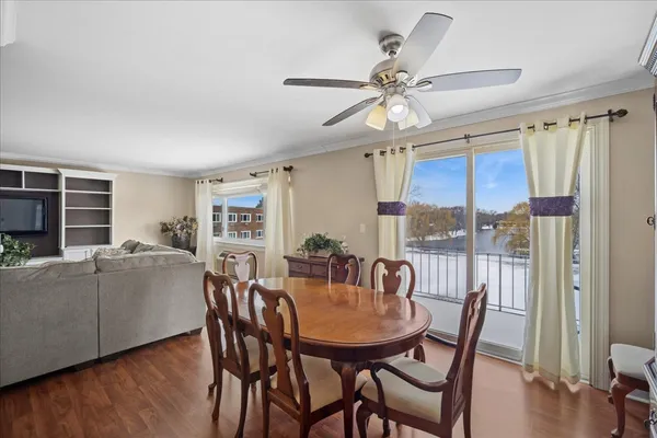 $299,900 | 2700 Bel Aire Drive, Unit 303, Arlington Heights, IL 60004