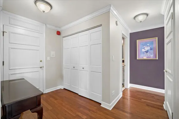 $299,900 | 2700 Bel Aire Drive, Unit 303, Arlington Heights, IL 60004