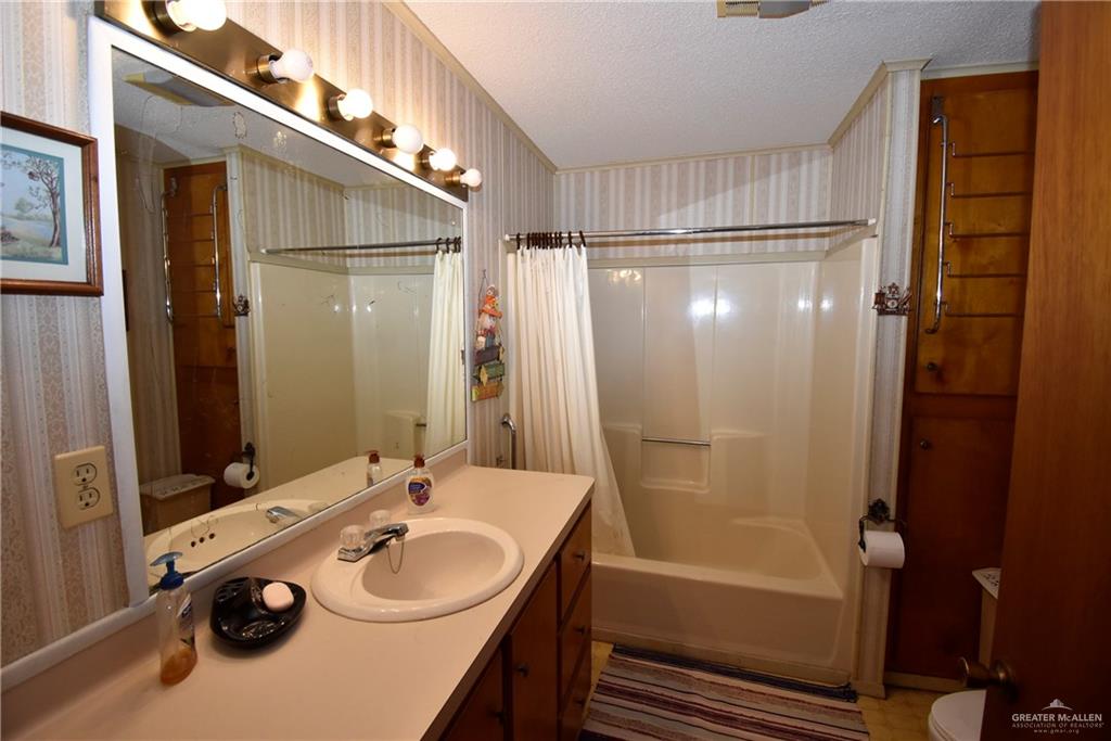 106 Rim Drive Mission, TX 78574 - Photo 10 of 17 Other View of Bathroom
