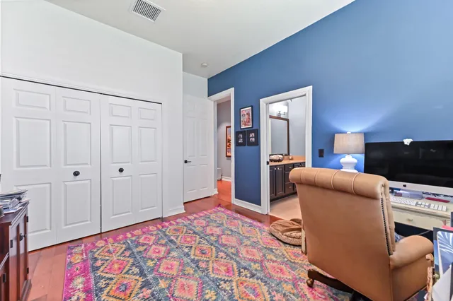 a en suite bathroom with double vanity and a mirror