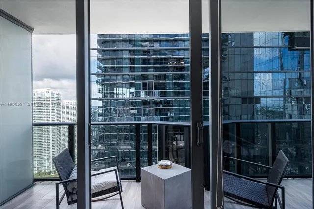 $4,200 | 801 South Miami Avenue, Unit 4207, Miami, FL 33131