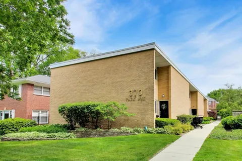 $3,250 | 370 Park Avenue, Unit E, Highland Park, IL 60035