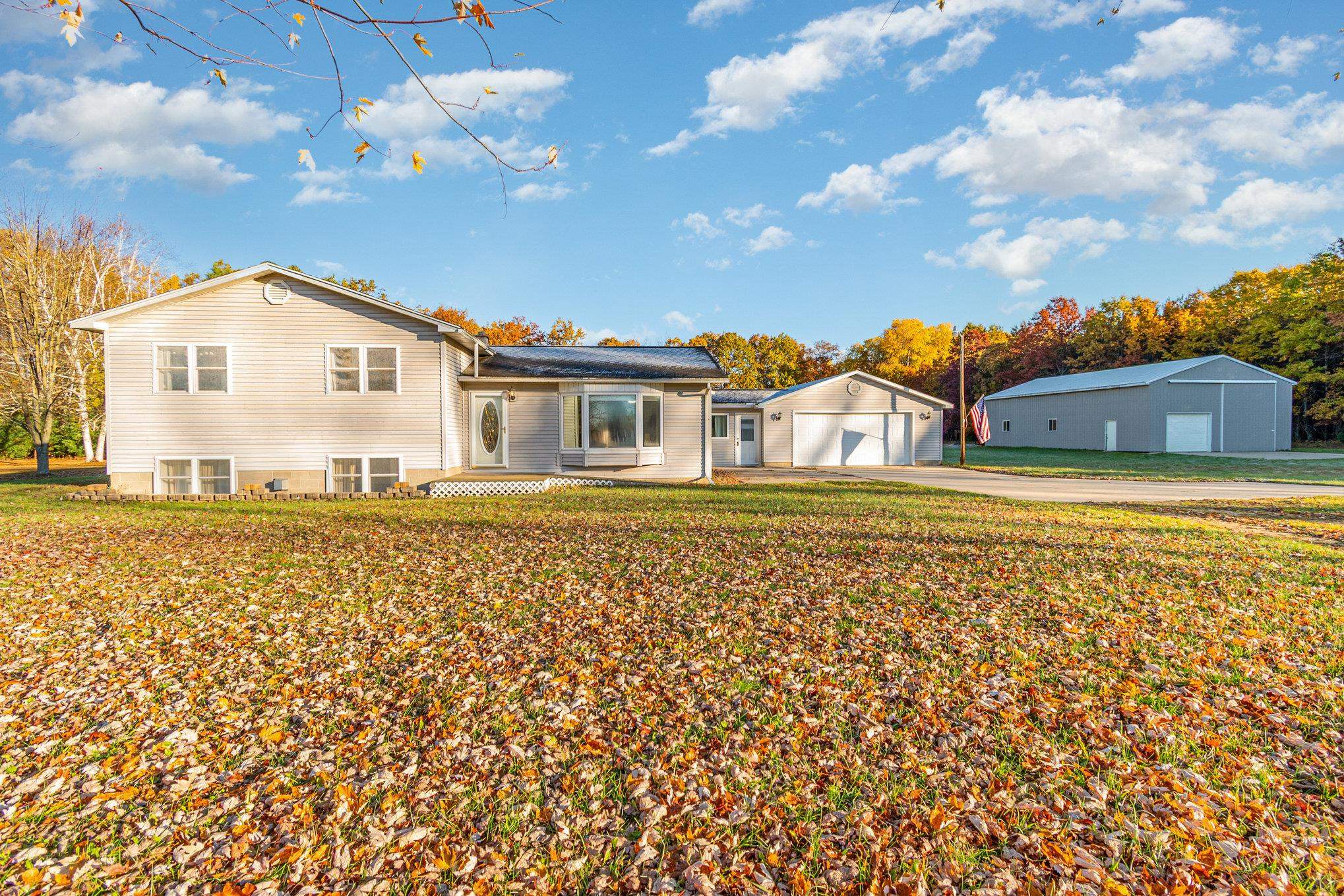 3534 West Coleman Road Farwell, MI 48622 - Photo 4 of 36 1939971-beabf5a4-3ba6-402e-ac9a-97cd2ef670b2.JPG