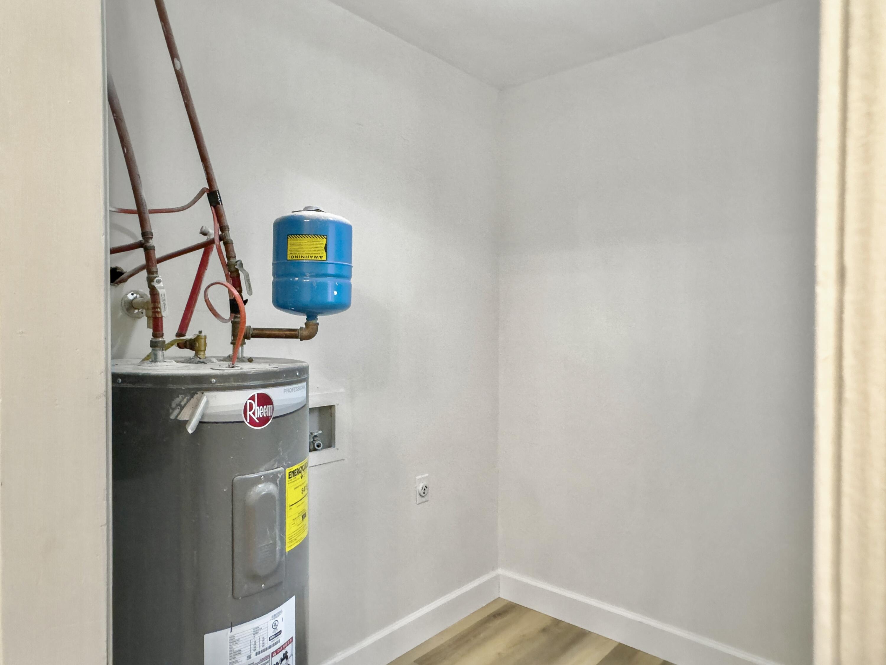 306 Crestview Drive, Unit B Summerville, SC 29485 - Photo 23 of 24 Laundry Room