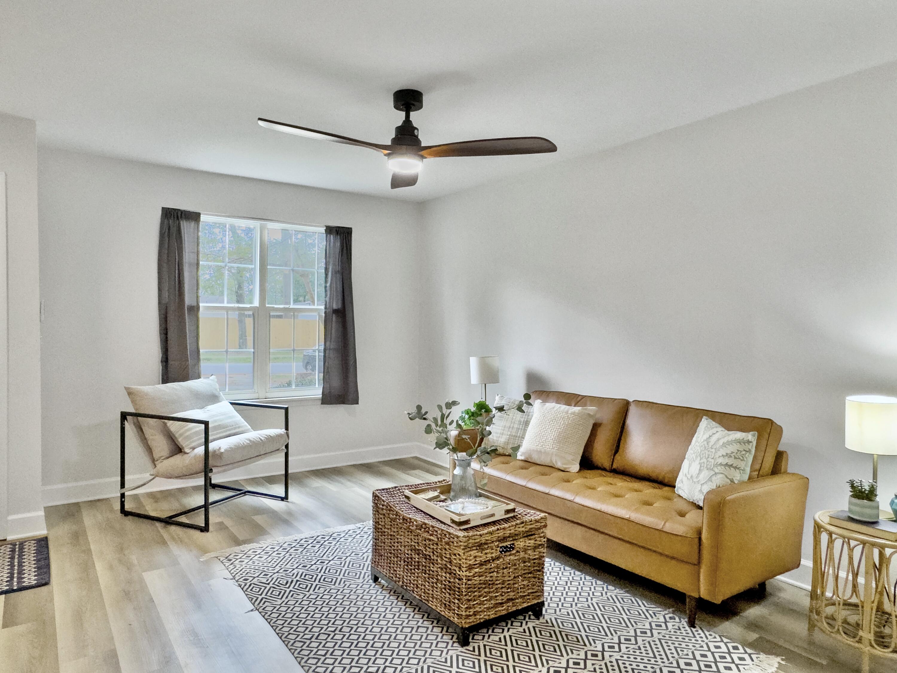 306 Crestview Drive, Unit B Summerville, SC 29485 - Photo 5 of 24 Living room