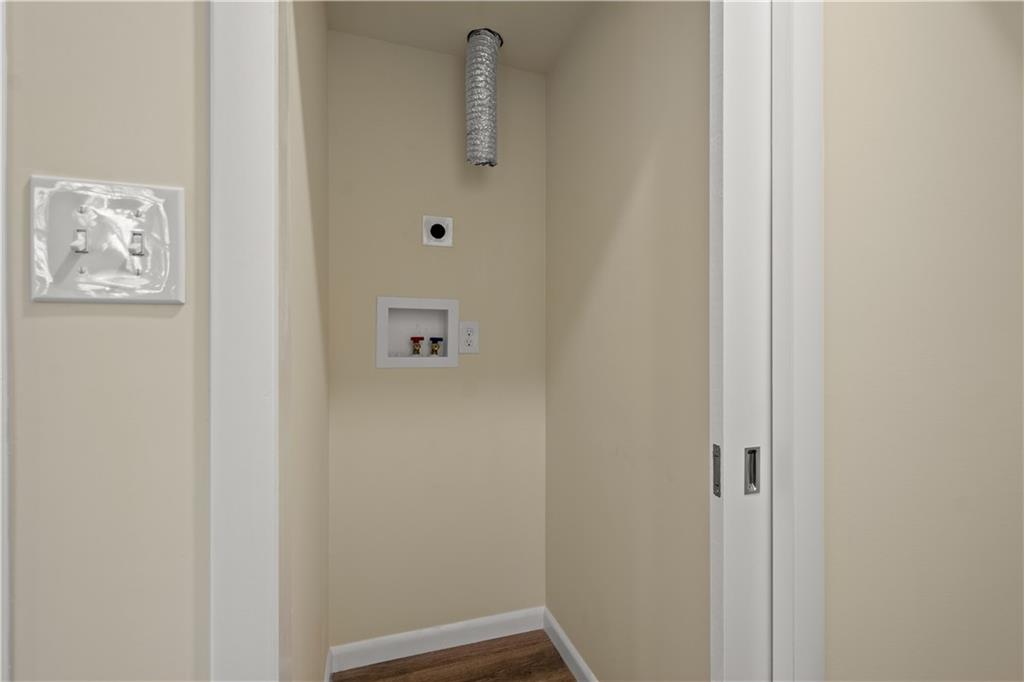 27 North Johnson Road Houston, PA 15342 - Photo 22 of 25 a bathroom with a bathtub