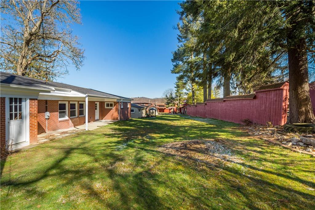 27 North Johnson Road Houston, PA 15342 - Photo 23 of 25 a front view of a house with a garden