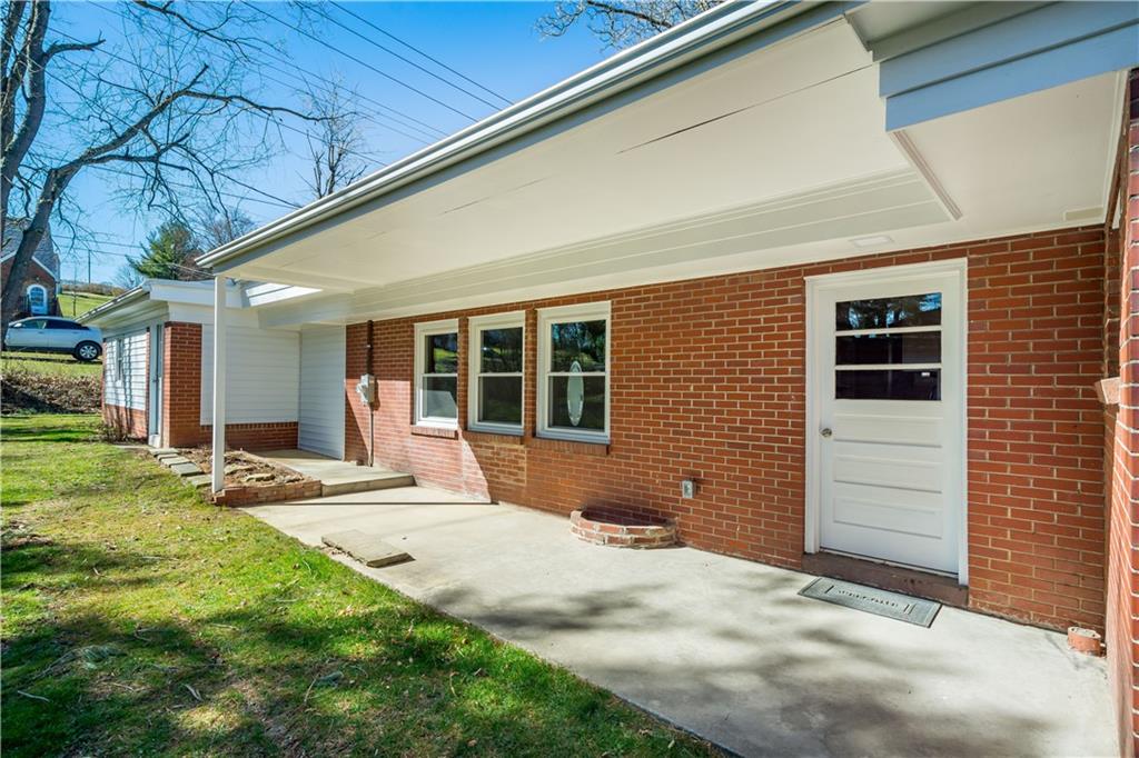 27 North Johnson Road Houston, PA 15342 - Photo 24 of 25 a front view of a house with a yard