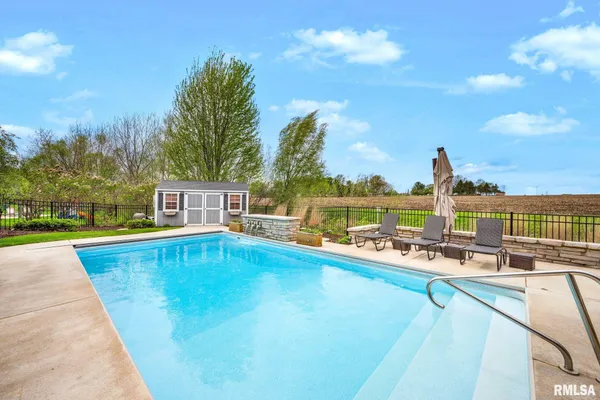 $600,000 | 17 Fountaindale, Washington, IL 61571