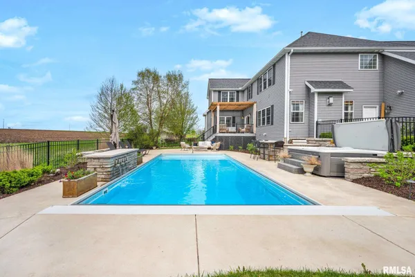 $600,000 | 17 Fountaindale, Washington, IL 61571