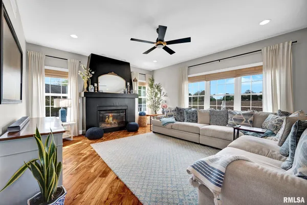 $600,000 | 17 Fountaindale, Washington, IL 61571