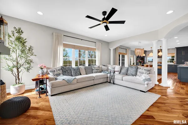 $600,000 | 17 Fountaindale, Washington, IL 61571