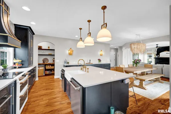 $600,000 | 17 Fountaindale, Washington, IL 61571