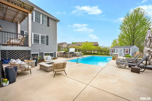 $600,000 | 17 Fountaindale, Washington, IL 61571