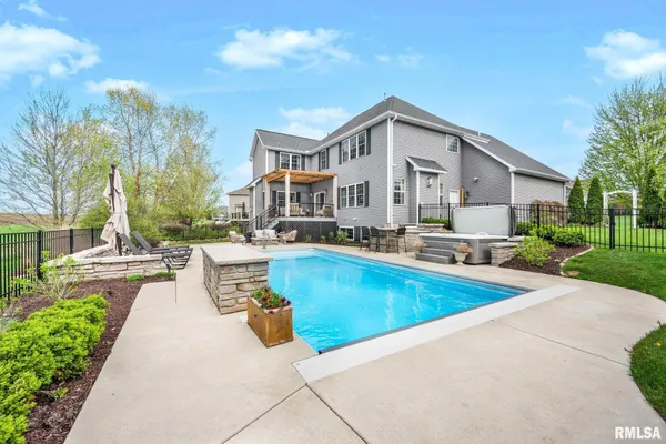 $600,000 | 17 Fountaindale, Washington, IL 61571