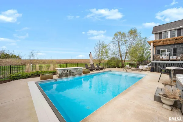 $600,000 | 17 Fountaindale, Washington, IL 61571