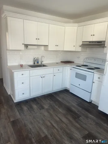 $1,600 | 125 Harwinton Avenue, Plymouth, CT 06786