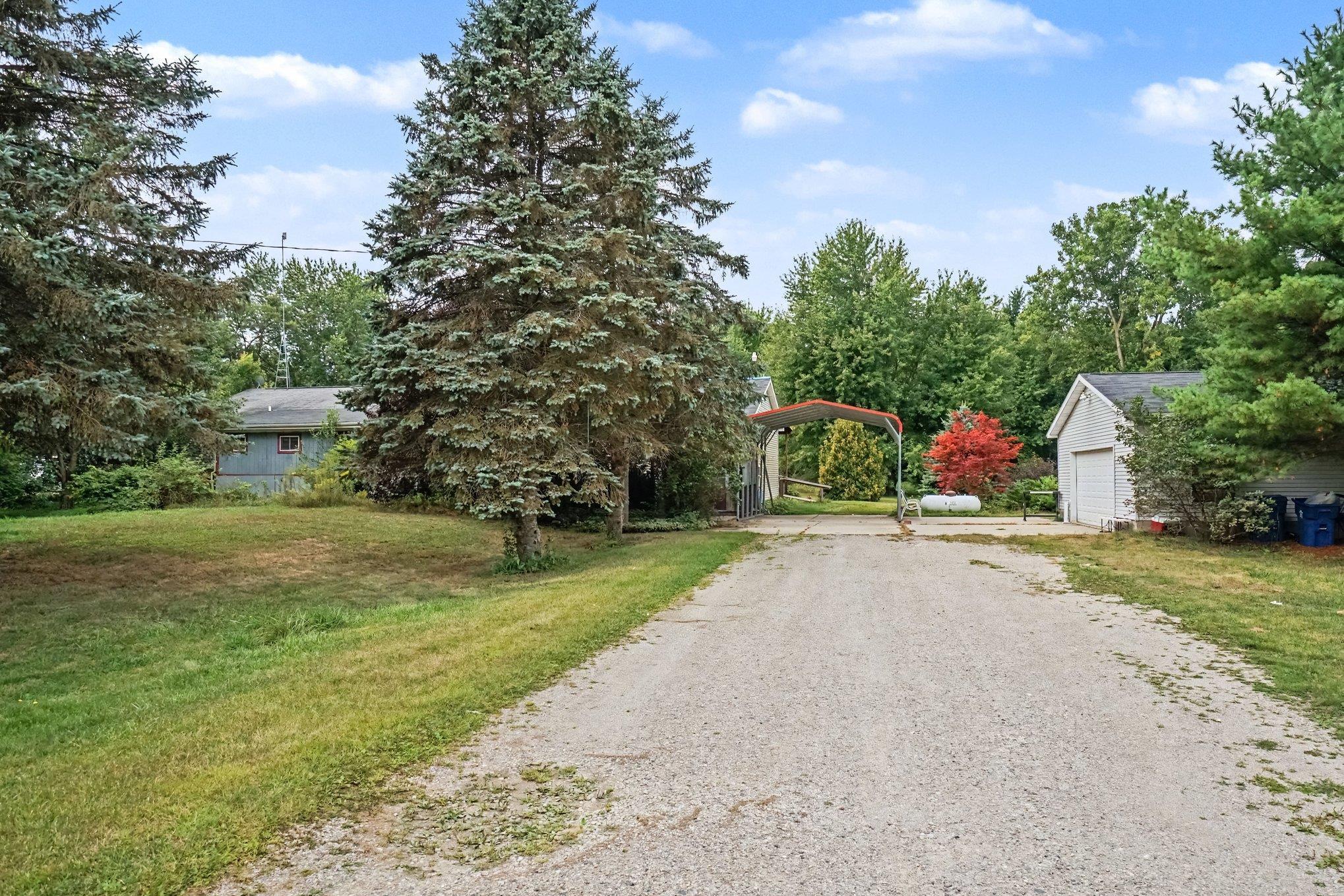 4160 South Geneva Road St. Louis, MI 48880 - Photo 1 of 23 1950004-7ae14731-cde8-4f1d-bcbb-c59161ae50cd.JPG