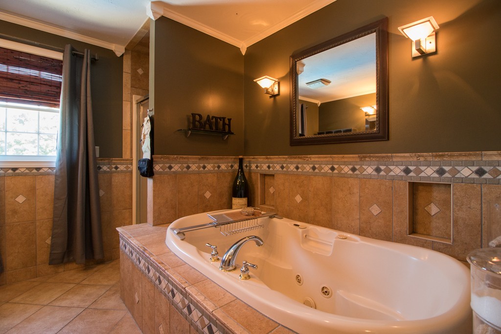 152 Carter Street Fall River, MA 02721 - Photo 13 of 30 a bathroom with a bathtub and a mirror