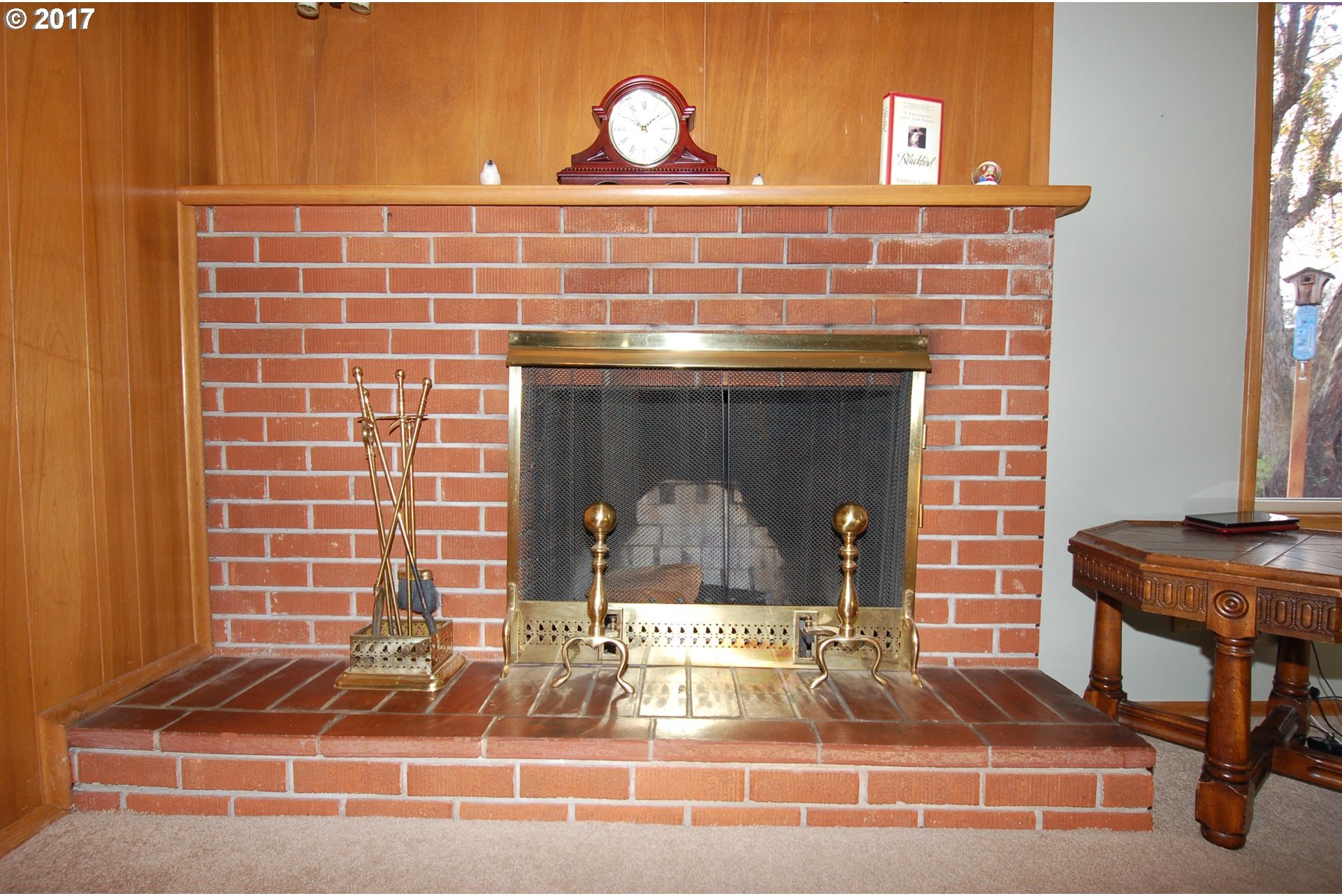 3130 Southwest Hailey Avenue Pendleton, OR 97801 - Photo 6 of 32 a view of fireplace and living room