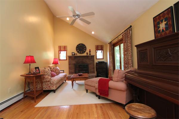 23 Partridge Road Reading, MA 01867 - Photo 4 of 27 Gallery Image 4