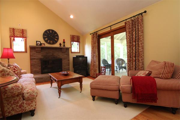 23 Partridge Road Reading, MA 01867 - Photo 5 of 27 Gallery Image 5