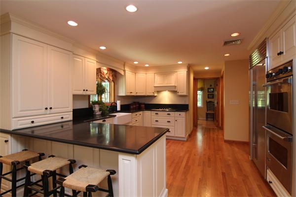 23 Partridge Road Reading, MA 01867 - Photo 9 of 27 Gallery Image 9