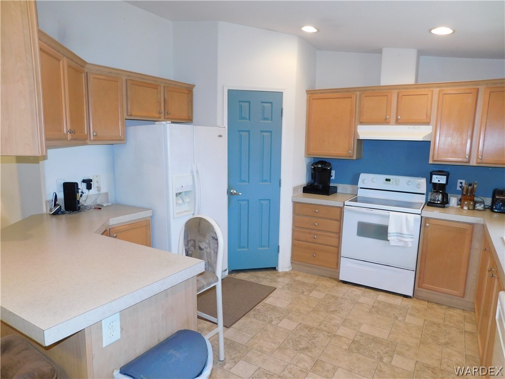4810 Eloy Road Golden Valley, AZ 86413 - Photo 19 of 35 a kitchen with cabinets and white appliances
