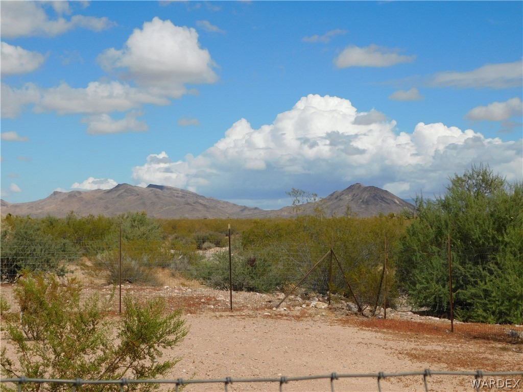 4810 Eloy Road Golden Valley, AZ 86413 - Photo 8 of 35 a view of a town with mountains