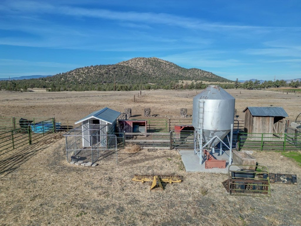 4224 Harry Cash Road Montague, CA 96064 - Photo 18 of 49 Gallery Image 18