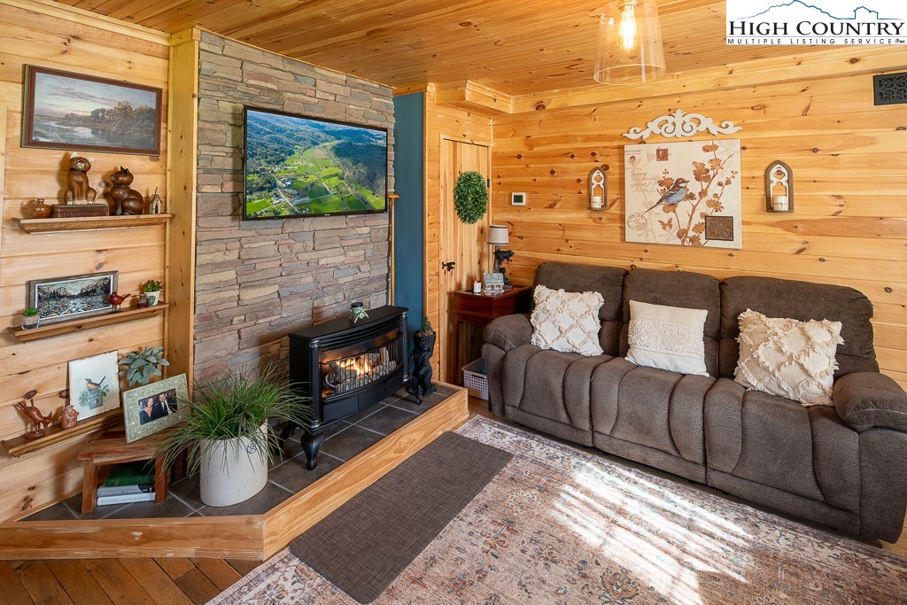 2756 Broadstone Road Banner Elk, NC 28604 - Photo 3 of 48 Gallery Image 3