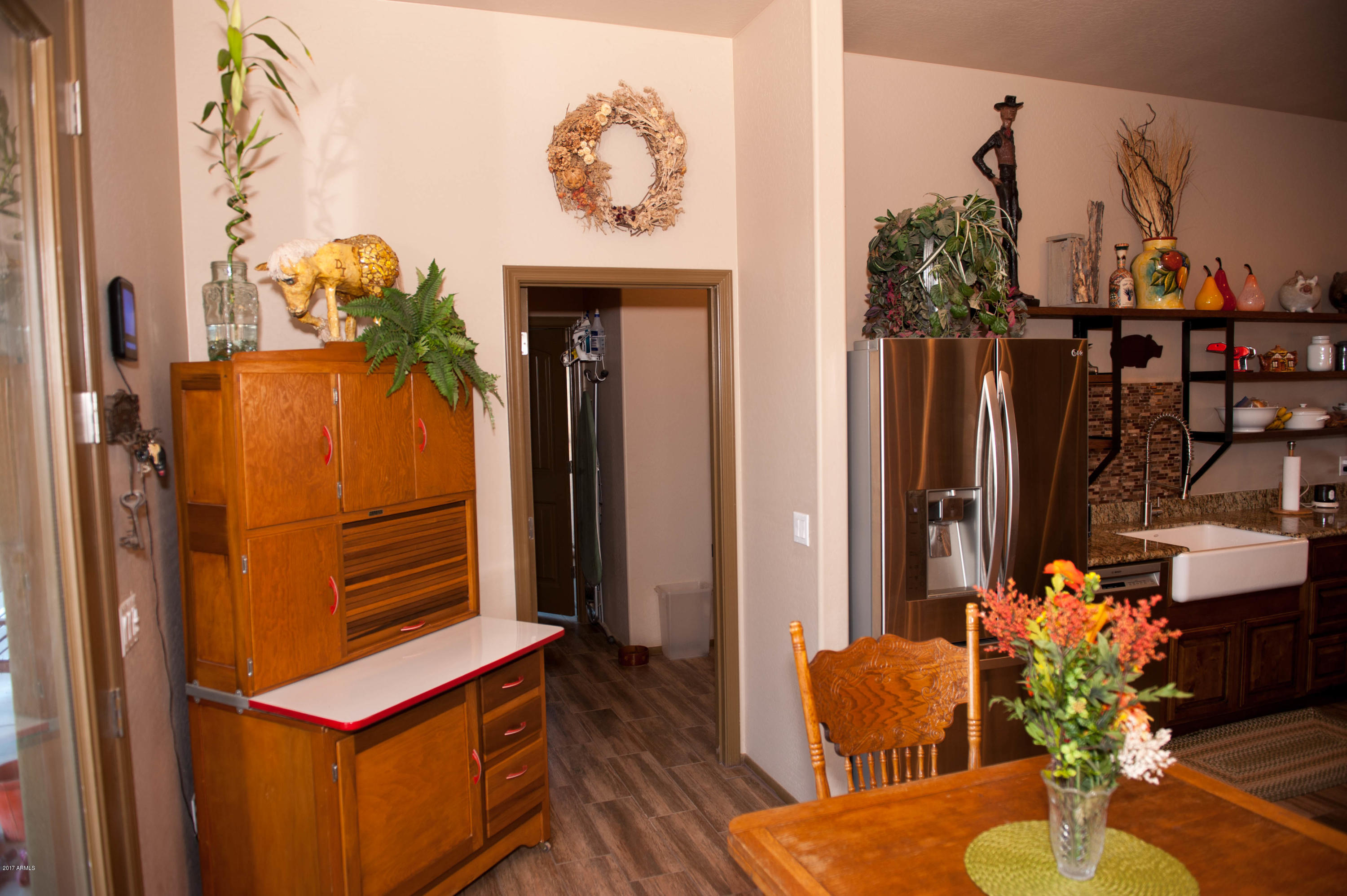 35035 West Teel Road Stanfield, AZ 85172 - Photo 17 of 58 Entry to 1/2 Bath,Laundry & Mud Room