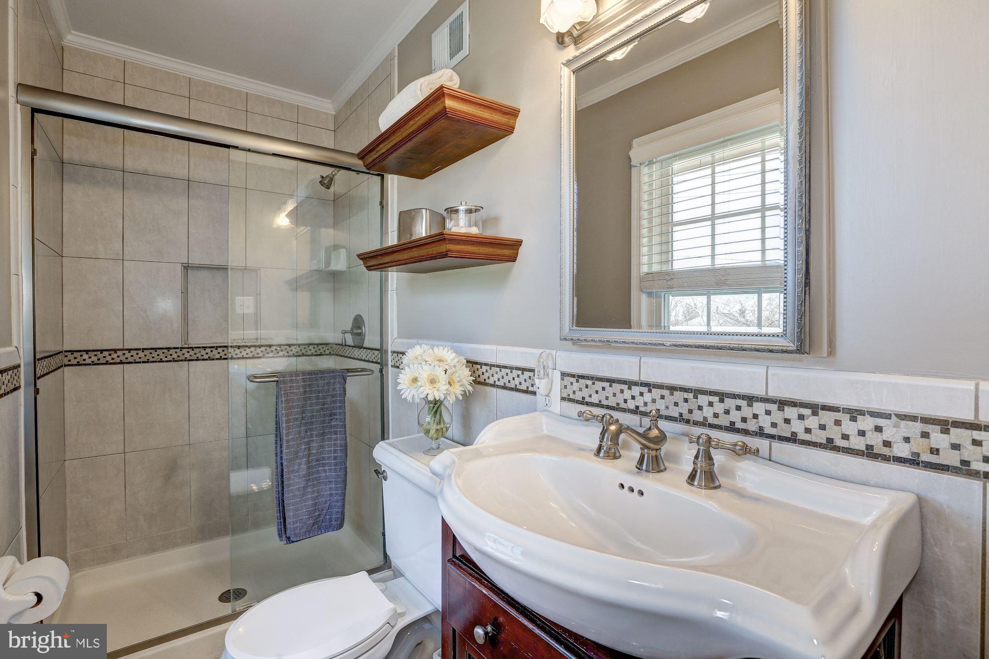 12641 St James Road Rockville, MD 20850 - Photo 15 of 27 Upper Level - Master Bath