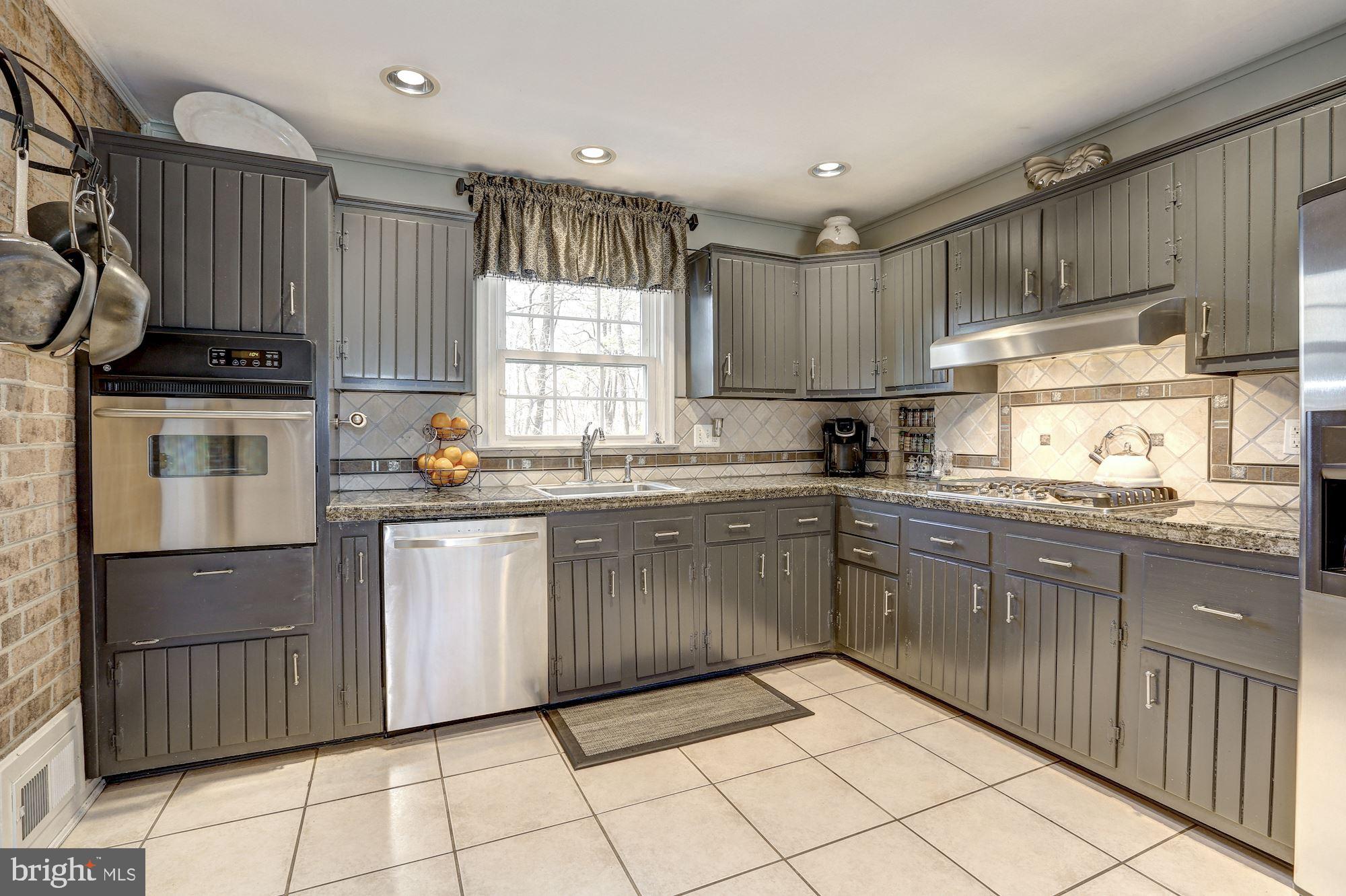 12641 St James Road Rockville, MD 20850 - Photo 8 of 27 Main Level - Kitchen
