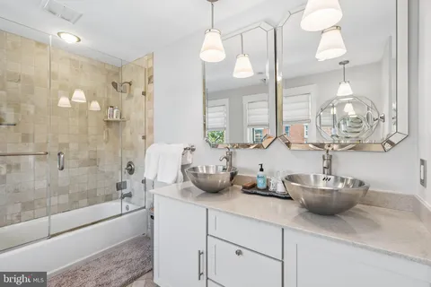 $1,100,000 | 801 South 8th Street, Philadelphia, PA 19147