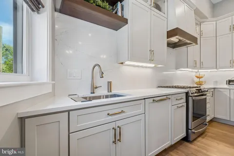 $1,100,000 | 801 South 8th Street, Philadelphia, PA 19147