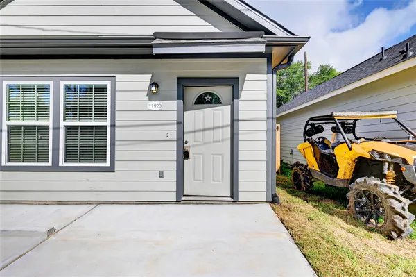 $1,450 | 8695 Sassafras, Willis, TX 77318