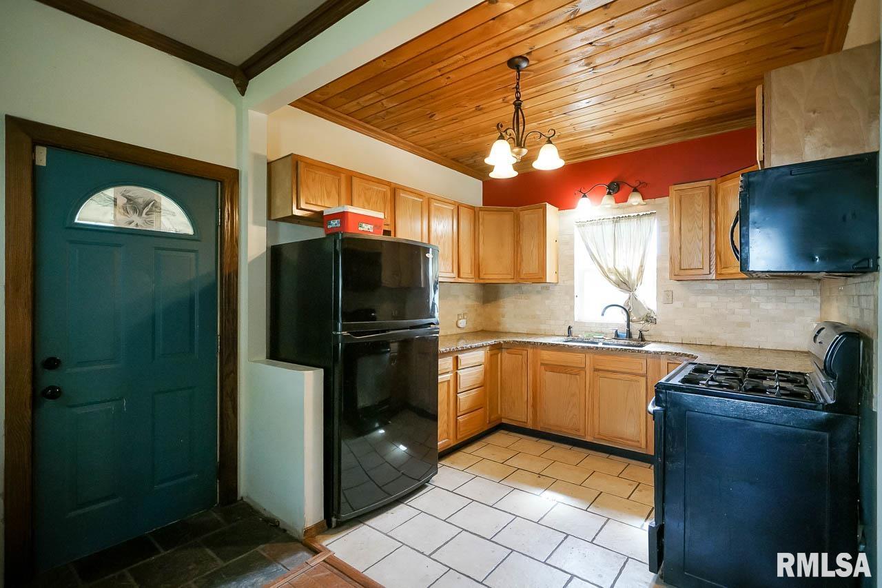 617 East Virginia Avenue Peoria, IL 61603 - Photo 10 of 57