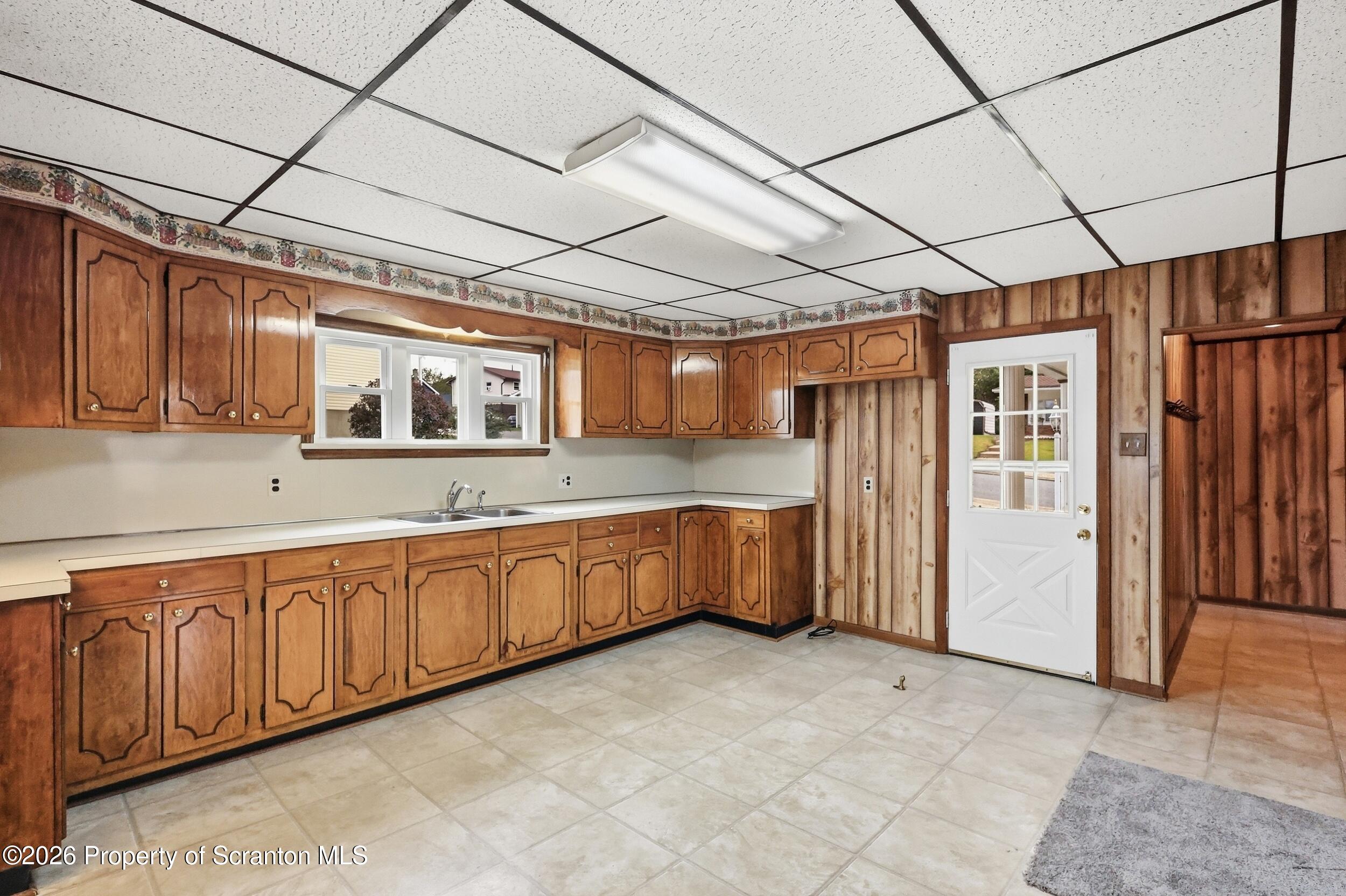 827 Spring Street Moosic, PA 18507 - Photo 14 of 41 10_827 spring10