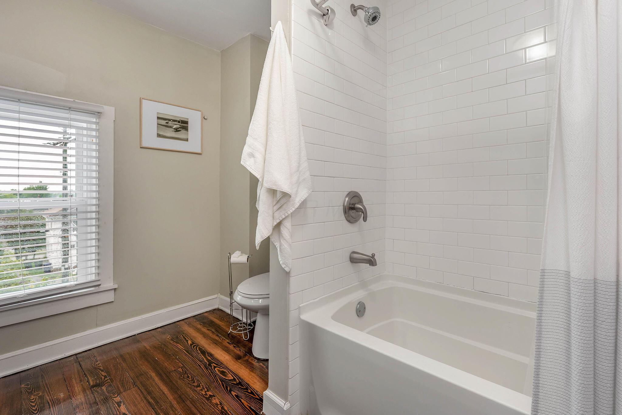 25 East Tulane Road Columbus, OH 43202 - Photo 42 of 48 Tub
