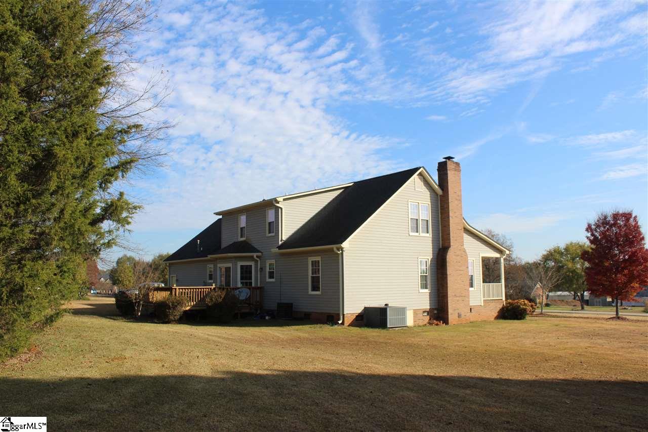 107 Ford Road Greer, SC 29651 - Photo 3 of 27 Gallery Image 3