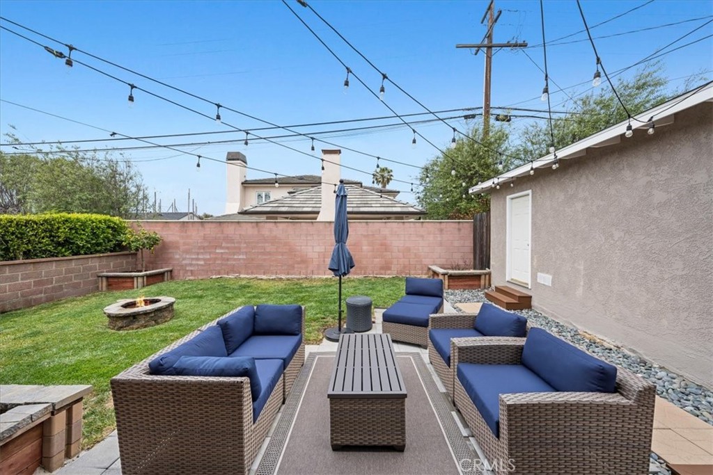 22643 Draille Drive Torrance, CA 90505 - Photo 29 of 33 Really nice outdoor living area. Shielded from the wind and a nice place for afternoon sun.