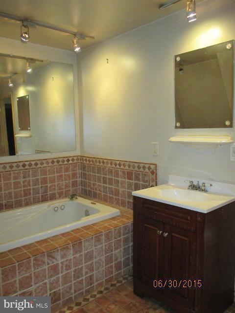 12051 Lester Road Manassas, VA 20112 - Photo 14 of 29 Bath