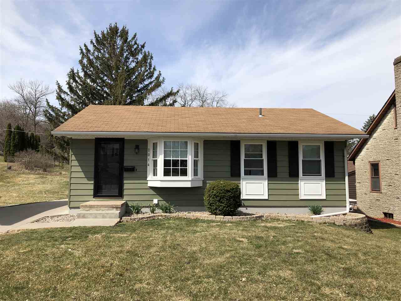 2014 North 6th Street Clinton, IA 52732 - Photo 1 of 18 Gallery Image 1