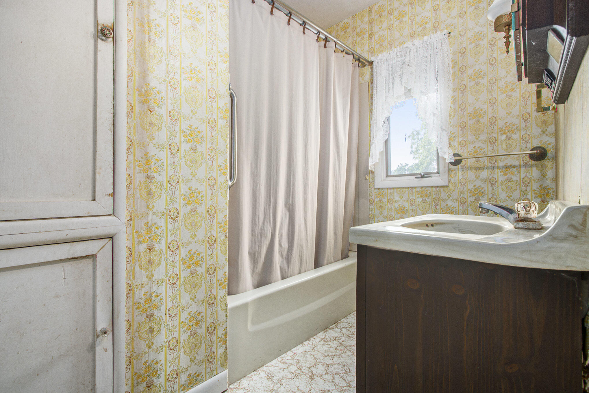 4985 West Gilpin Road Three Oaks, MI 49128 - Photo 15 of 37 Bathroom