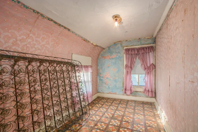 $250,000 | 4985 West Gilpin Road, Three Oaks, MI 49128